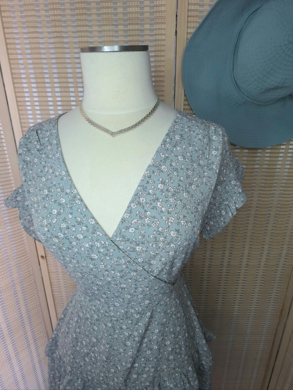 Romantic Blue Ruffled Fluttersleeve Floral Dress NWOT, Monteau Los Angeles - Picture 2 of 7